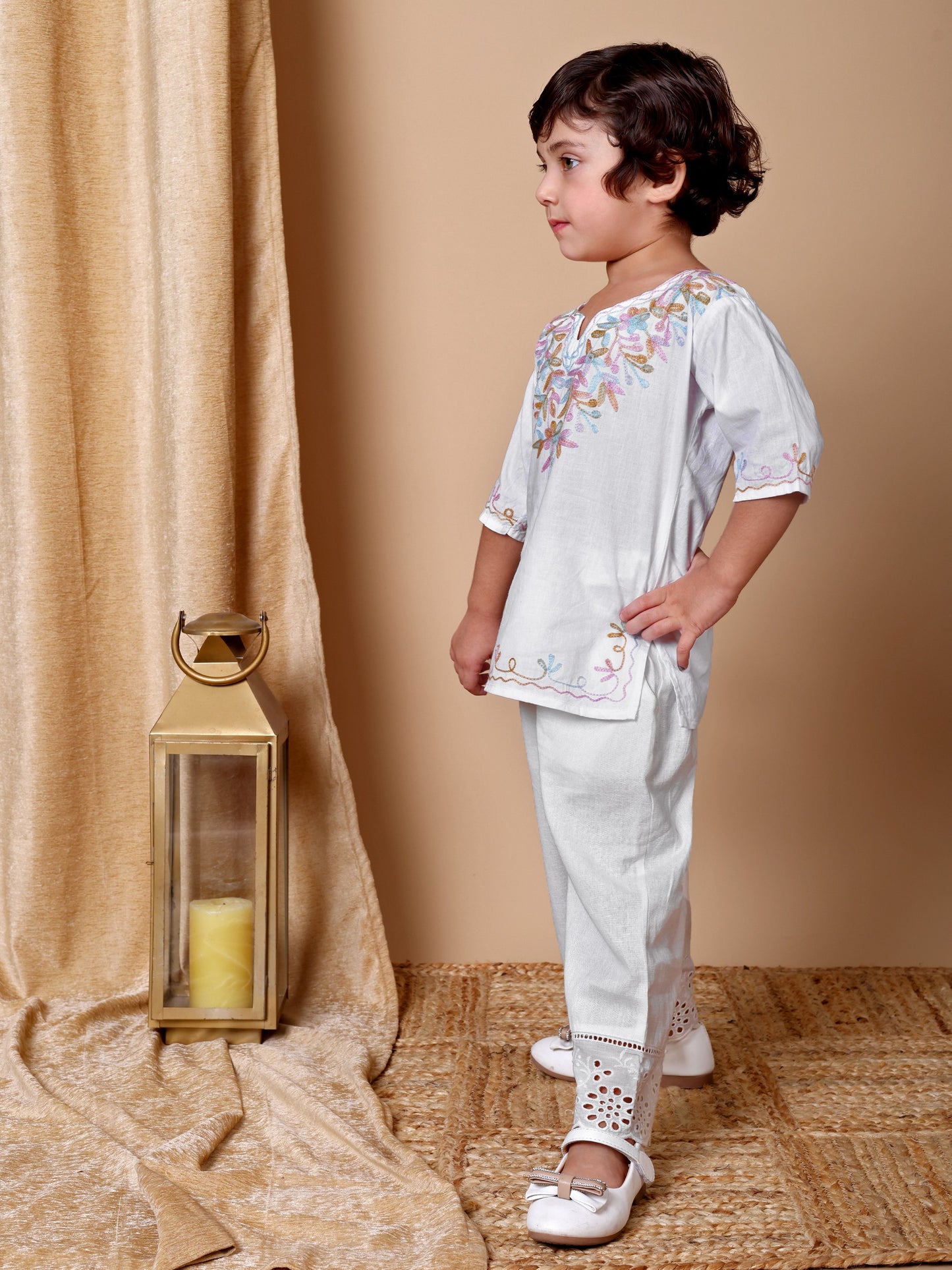 White Kashida Embroidered Kurta