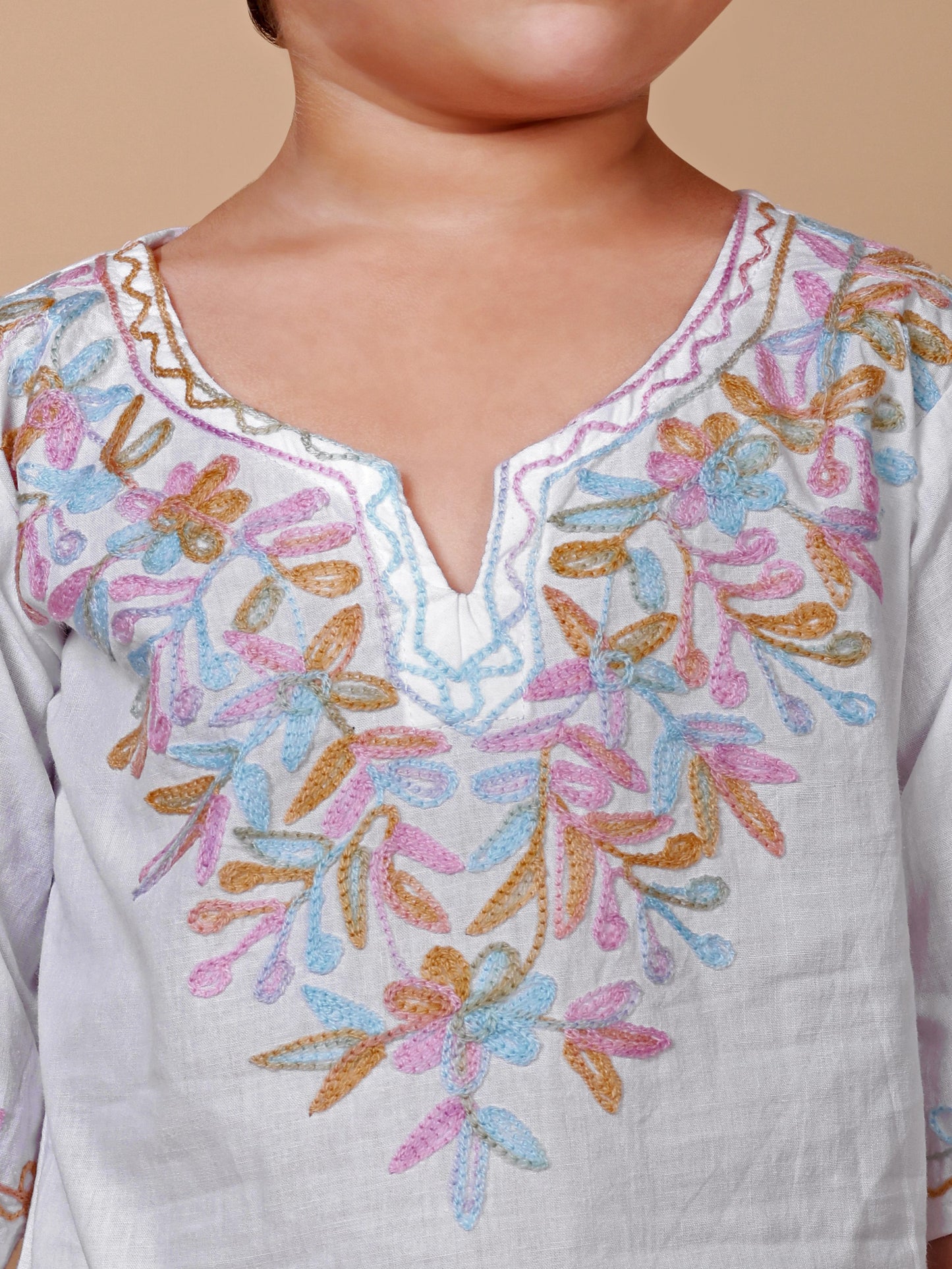 White Kashida Embroidered Kurta