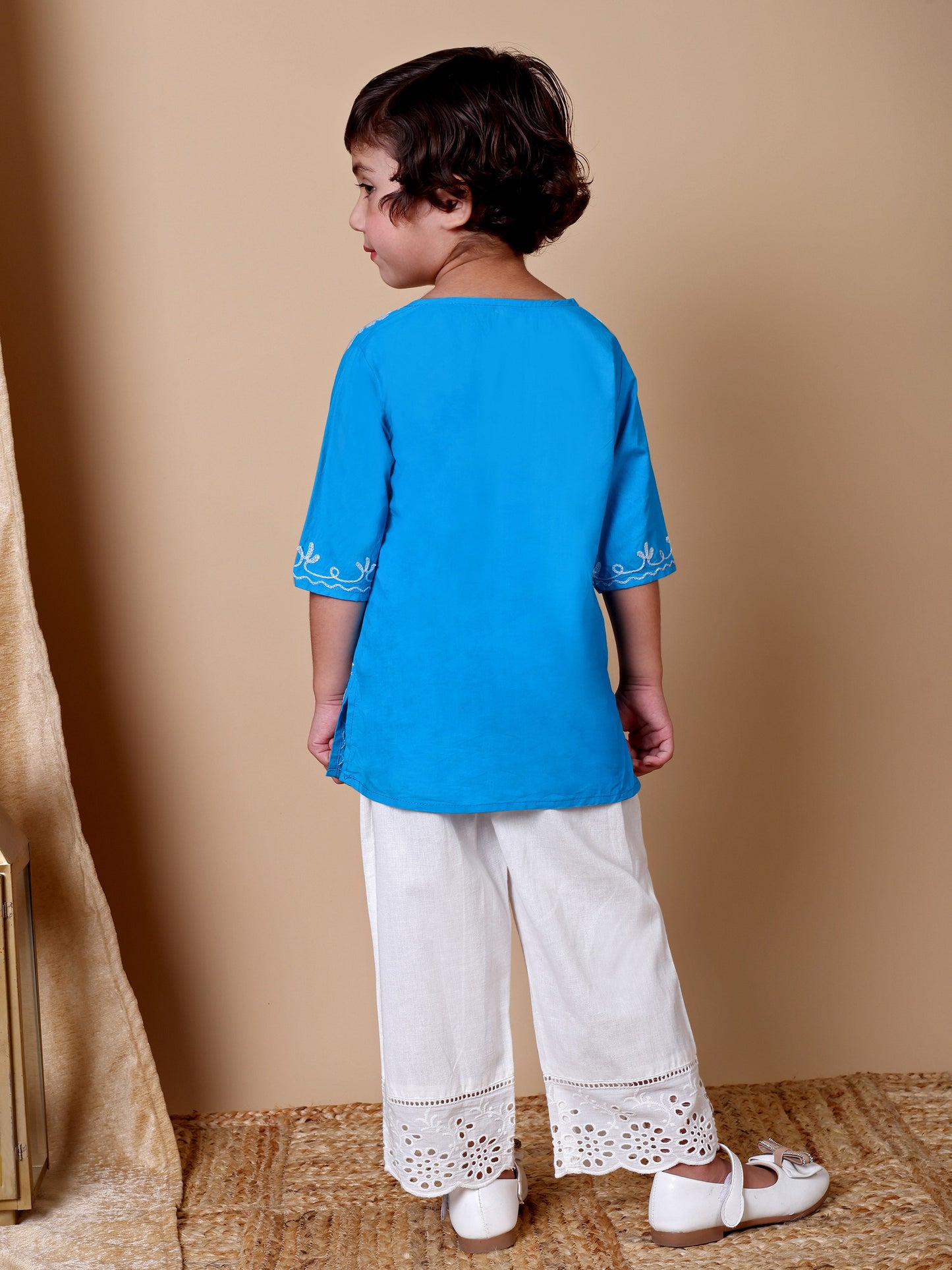 Turquoise-White Kashida Embroidered Kurta